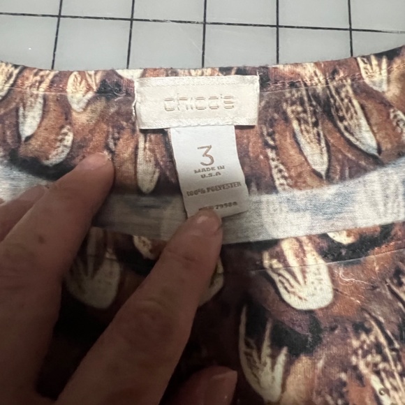 Chico’s Feathers pring  Beautiful top Tan Blue colors Size 3 equivalent to XL - Picture 6 of 15